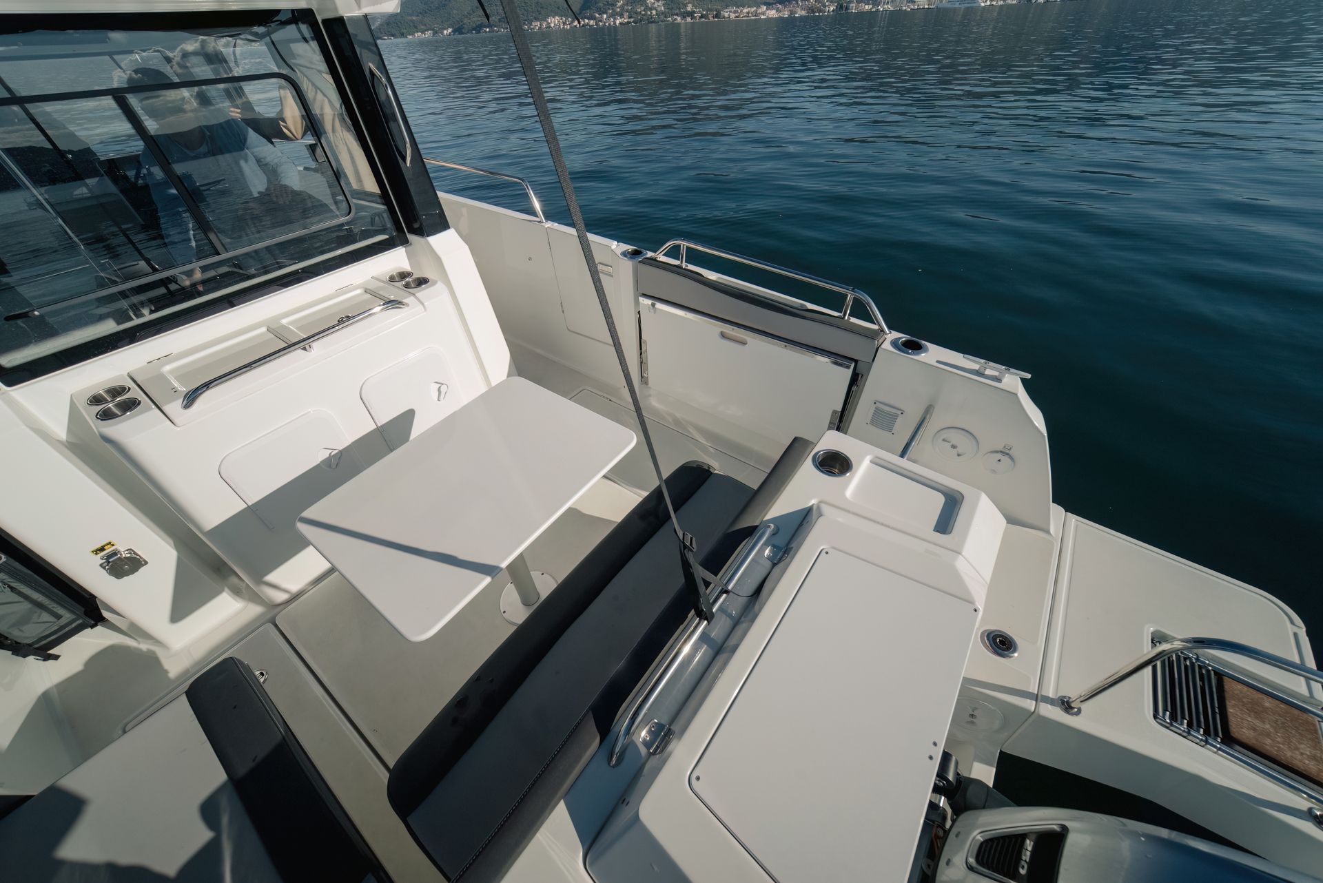 JEANNEAU MERRY FISHER 795 SPORT Cockpit seating