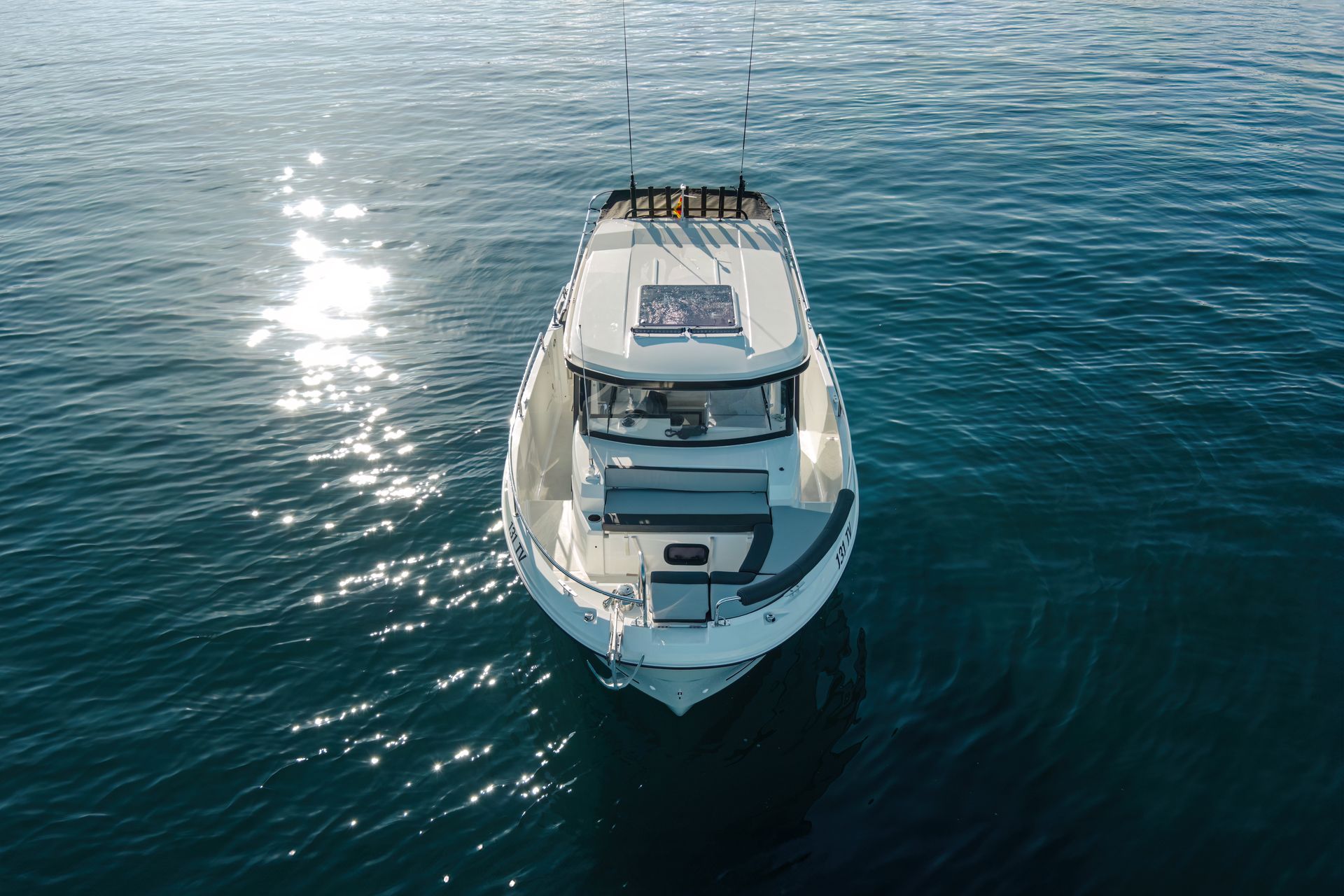 JEANNEAU MERRY FISHER 795 SPORT foredeck