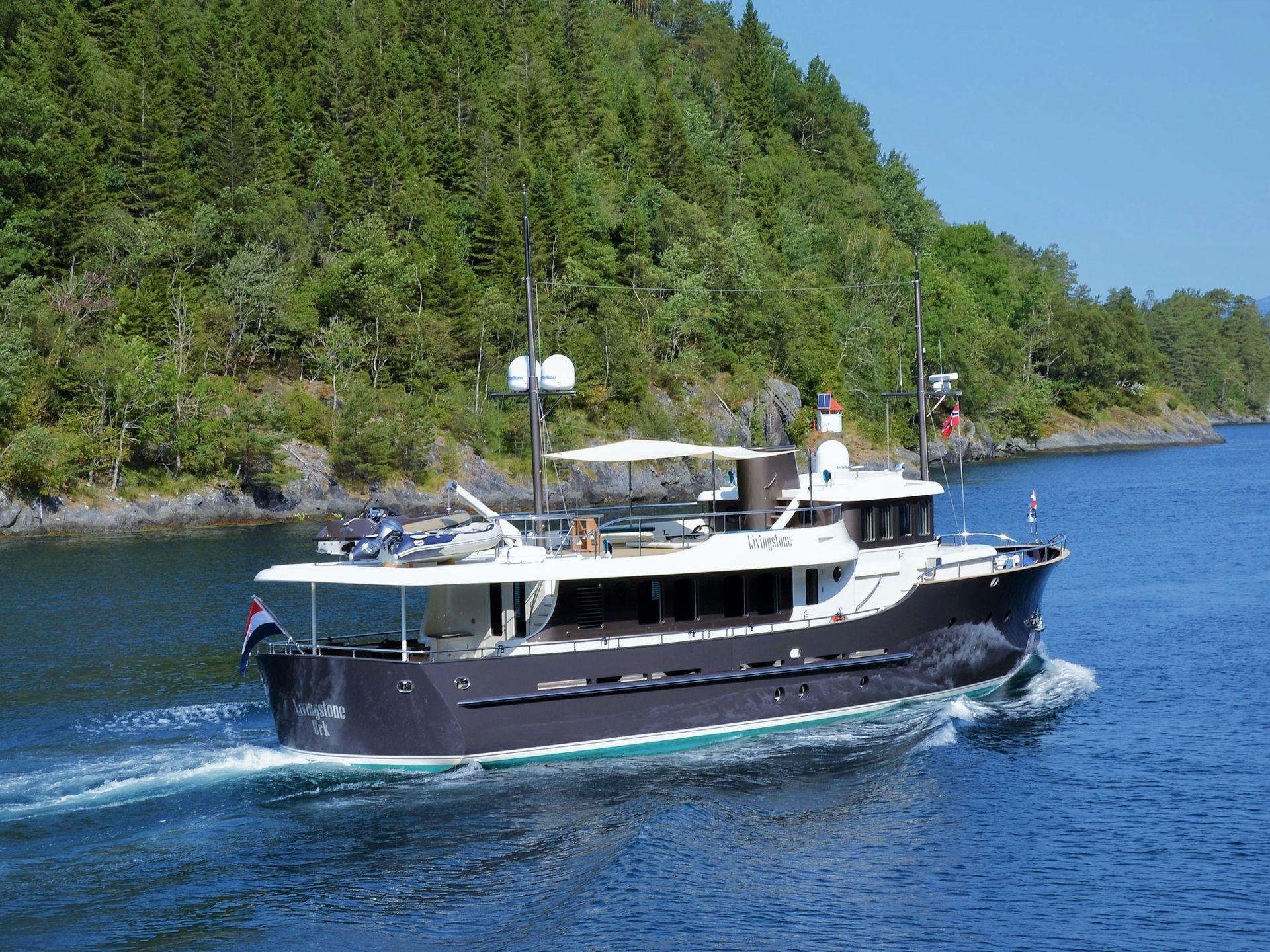 Hartman Yachts Livingstone 24 starboard rearview