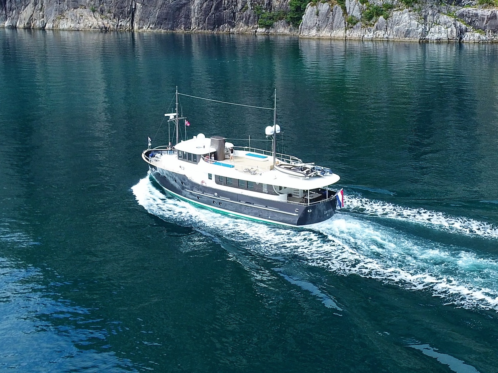 Hartman Yachts Livingstone 24 rearview