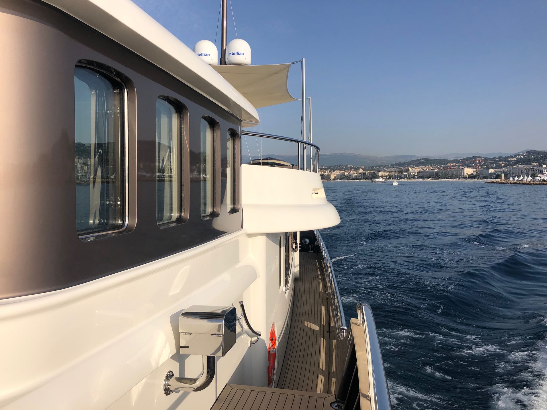 Hartman Yachts Livingstone 24 sidedeck