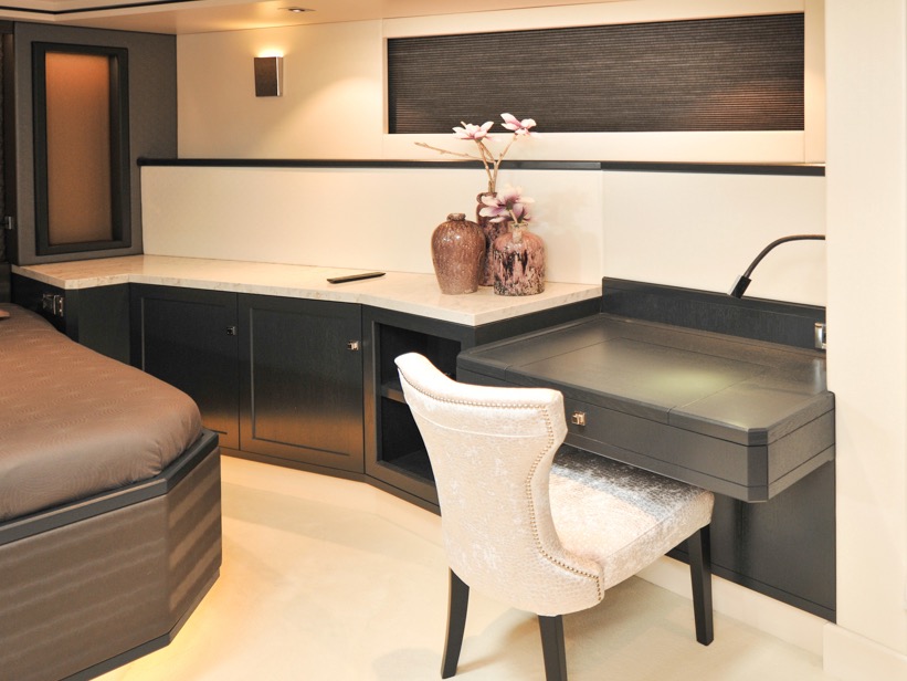 Hartman Yachts Livingstone 24 desk