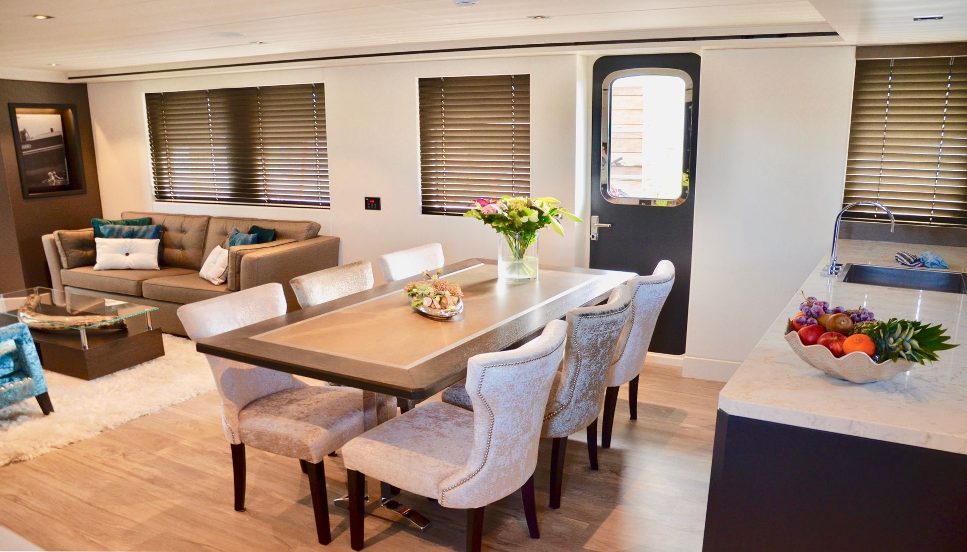 Hartman Yachts Livingstone 24 dining table