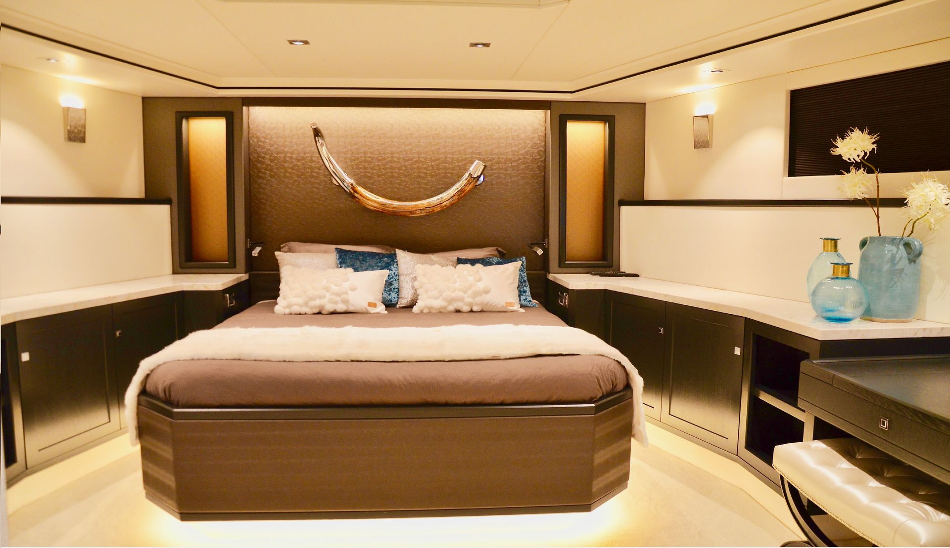 Hartman Yachts Livingstone 24 bed
