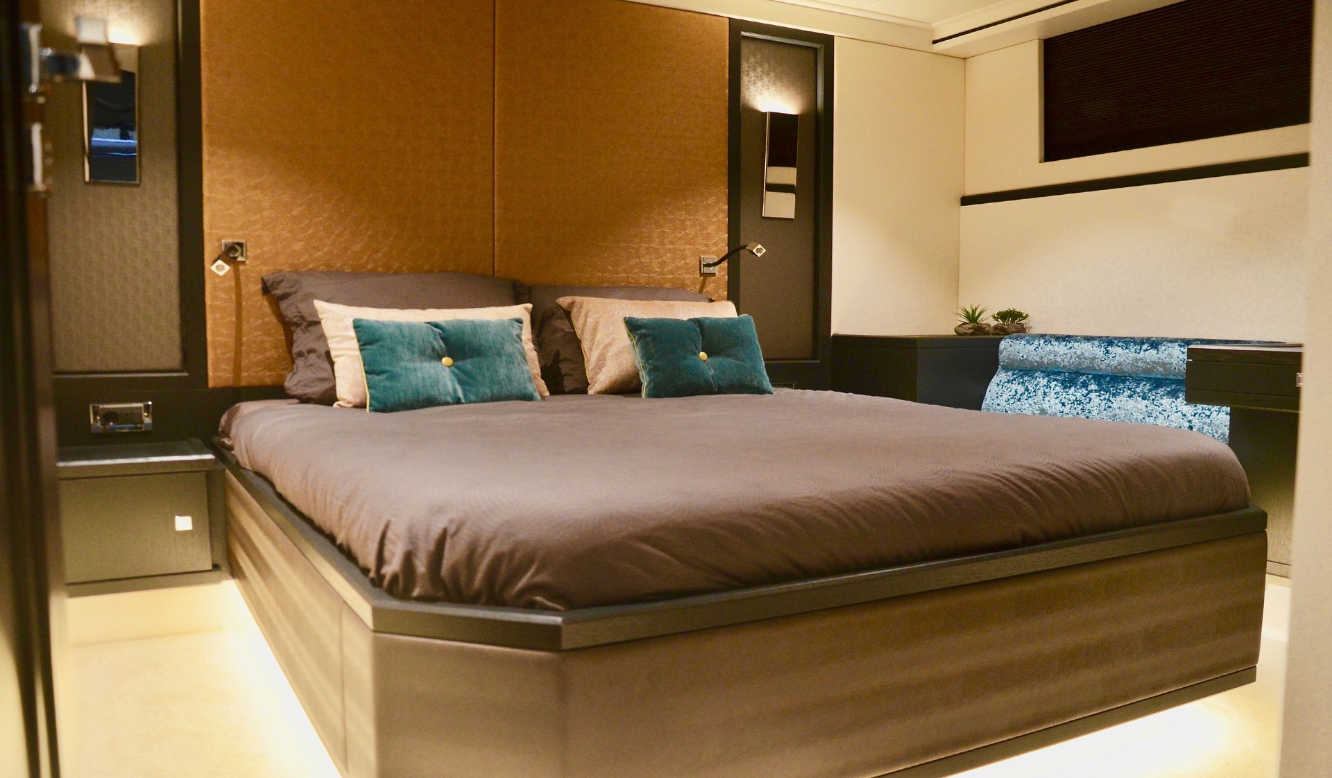 Hartman Yachts Livingstone 24 VIP bed