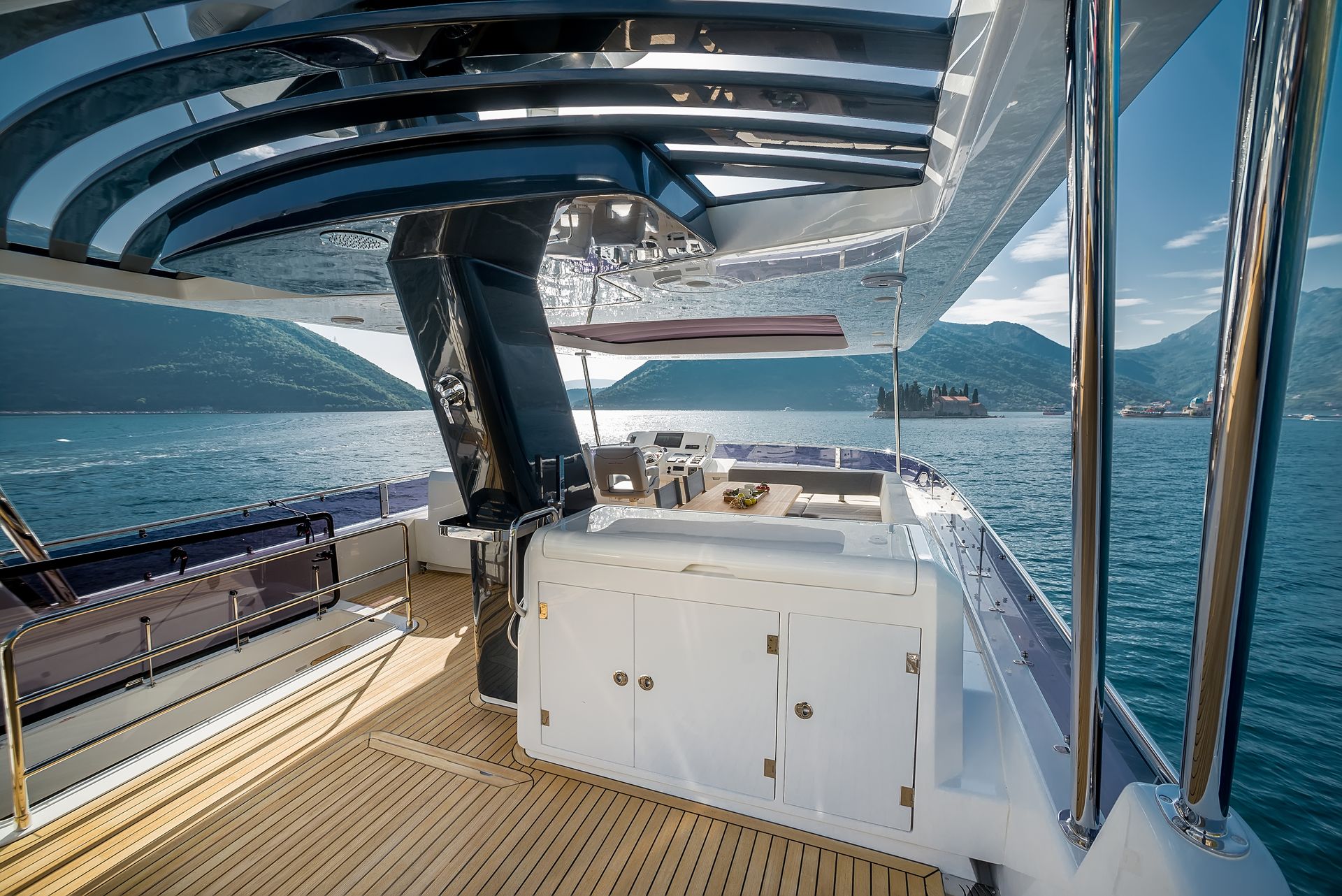 Sirene 64 flybridge bar