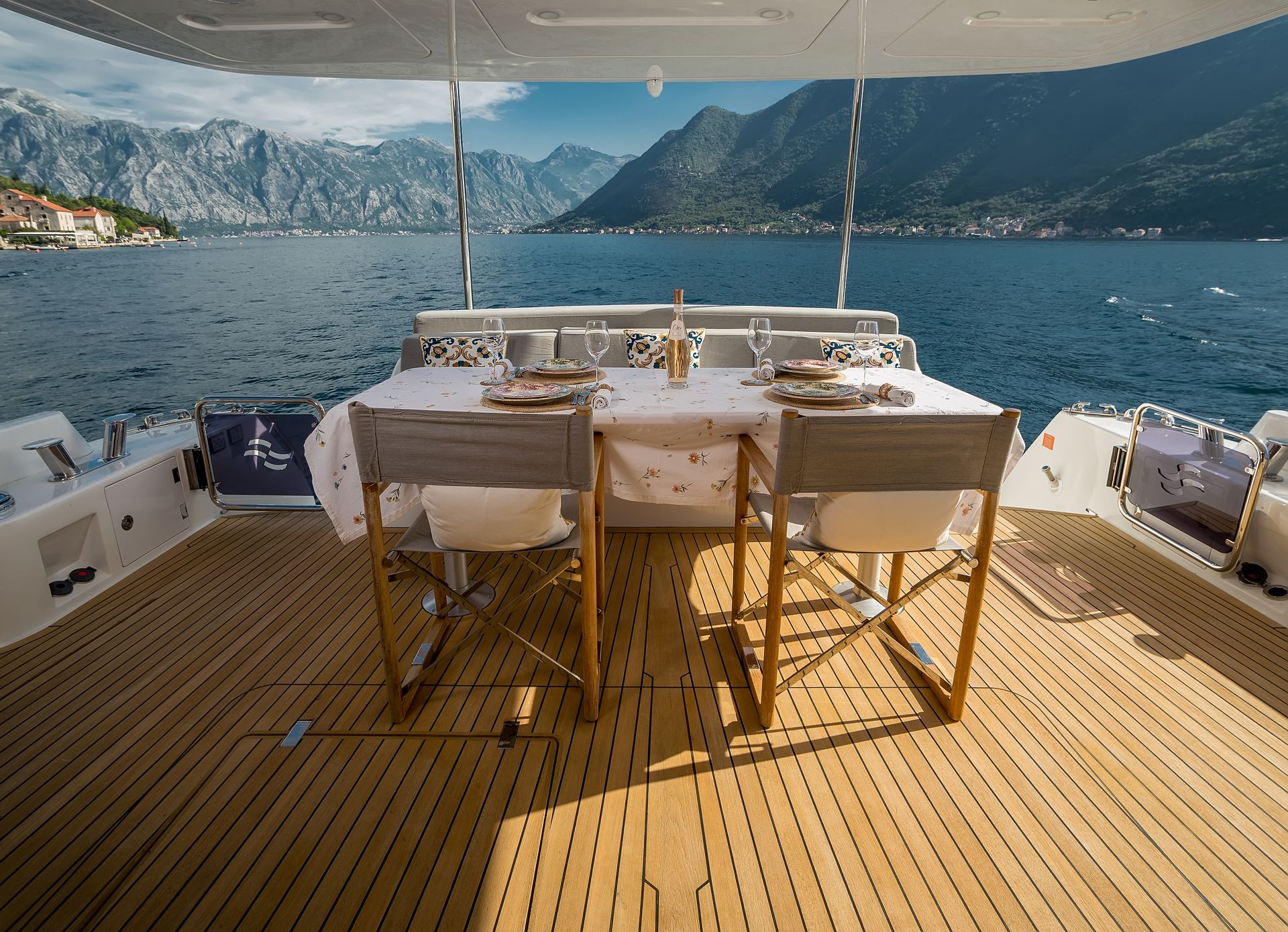 Sirena 64 aft deck