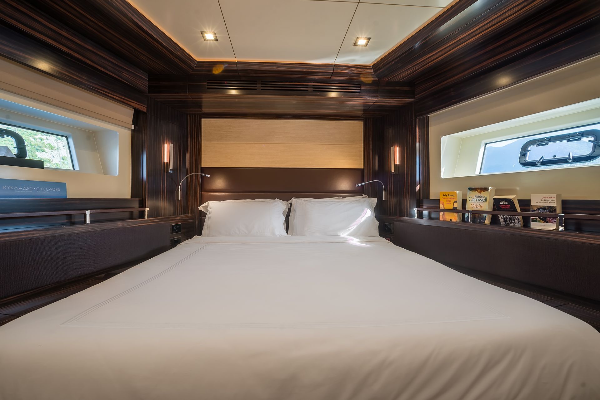 Sirena 64 VIP cabin