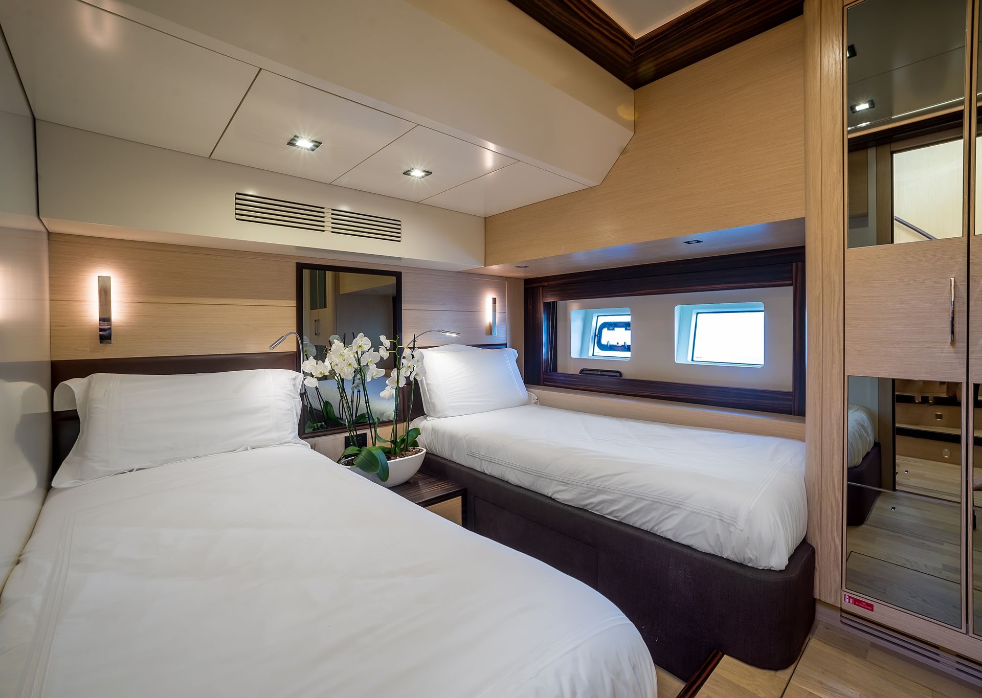 Sirena 64 guest cabin