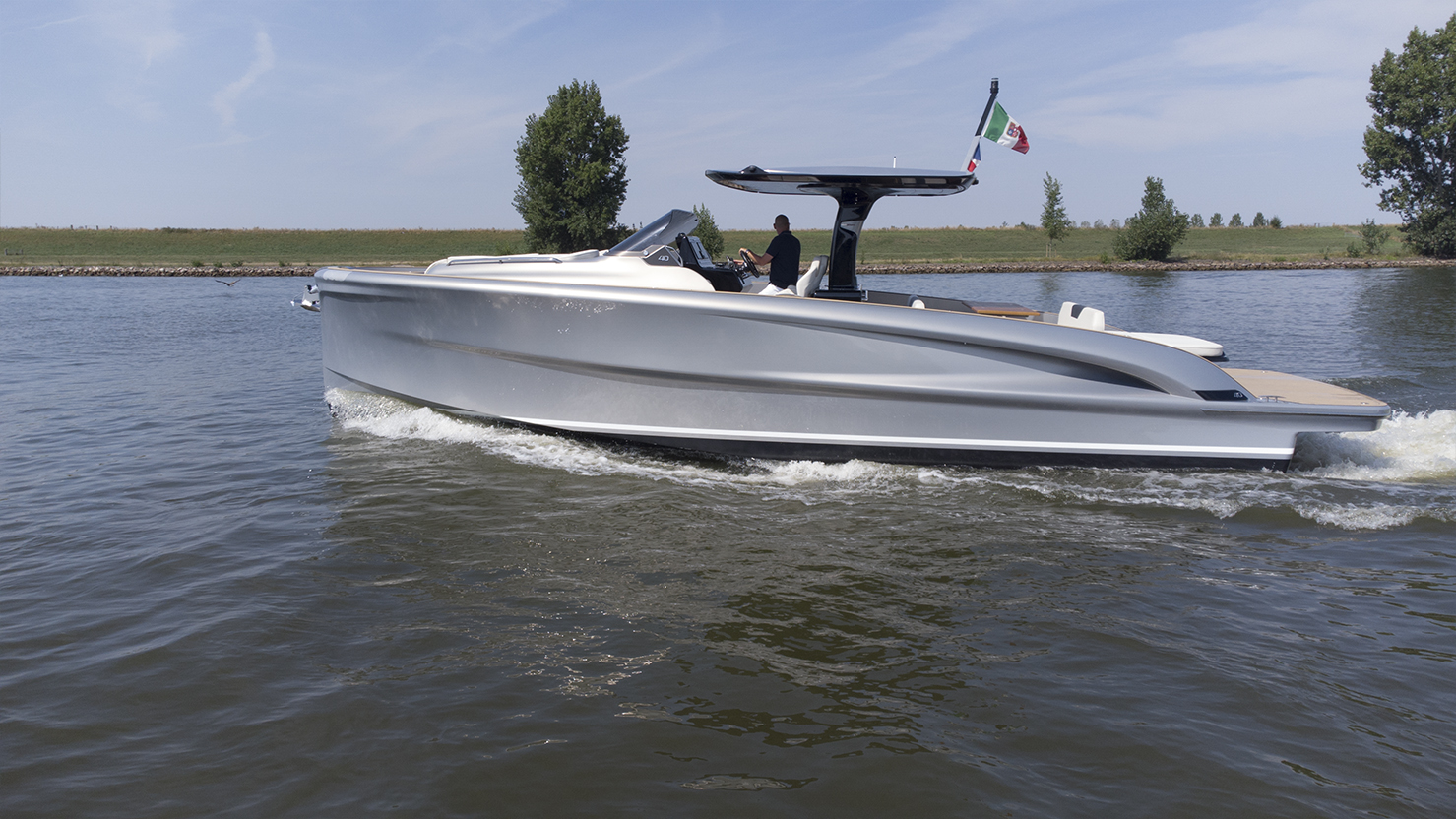 Solaris Power 40 Open Portside view