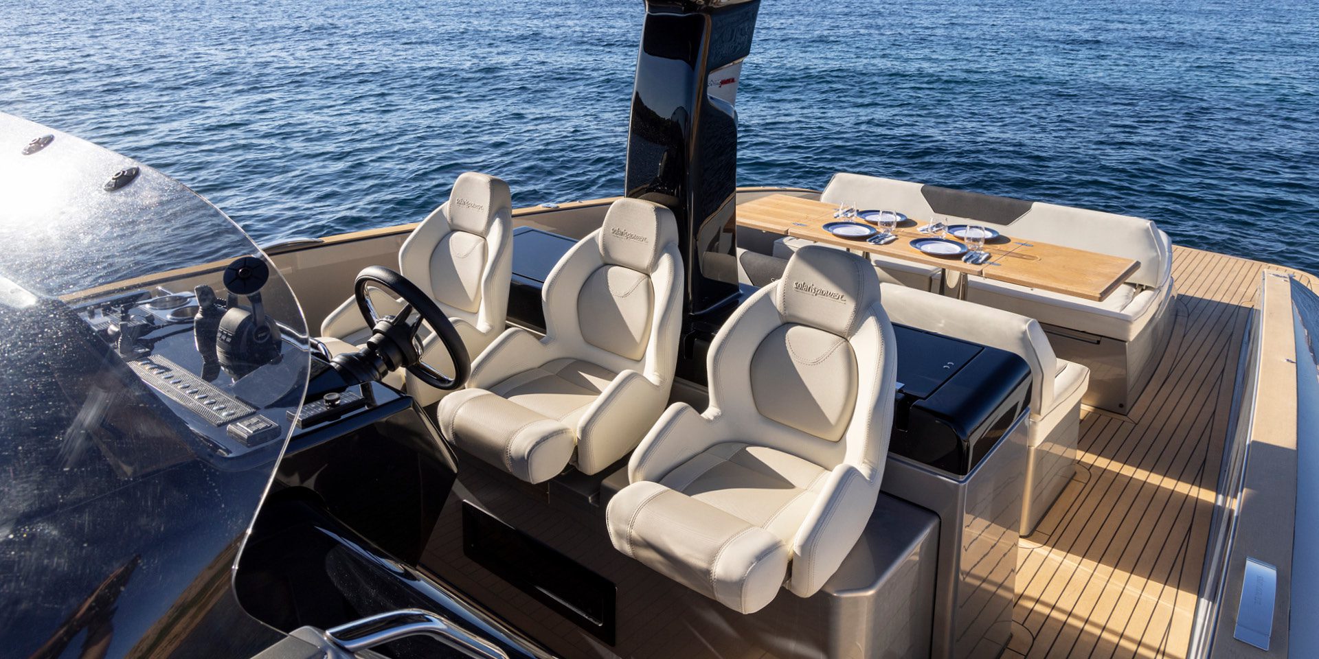 Solaris Power 40 Open captain seat