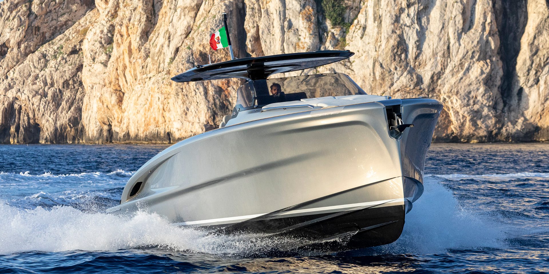 Solaris Power 40 Open bow