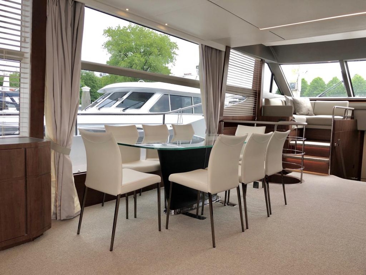 Princess Y75 Flybridge dining table