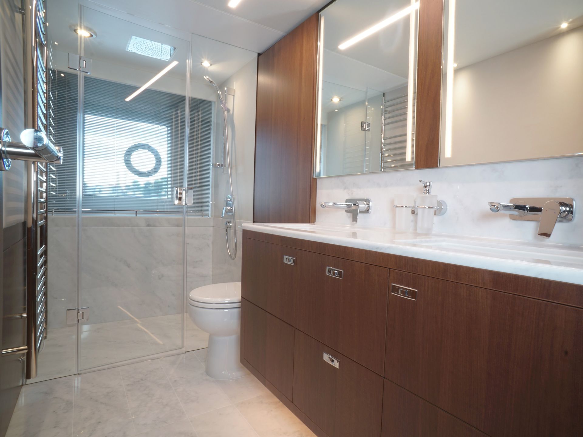 Princess Y75 Flybridge bathroom owner 