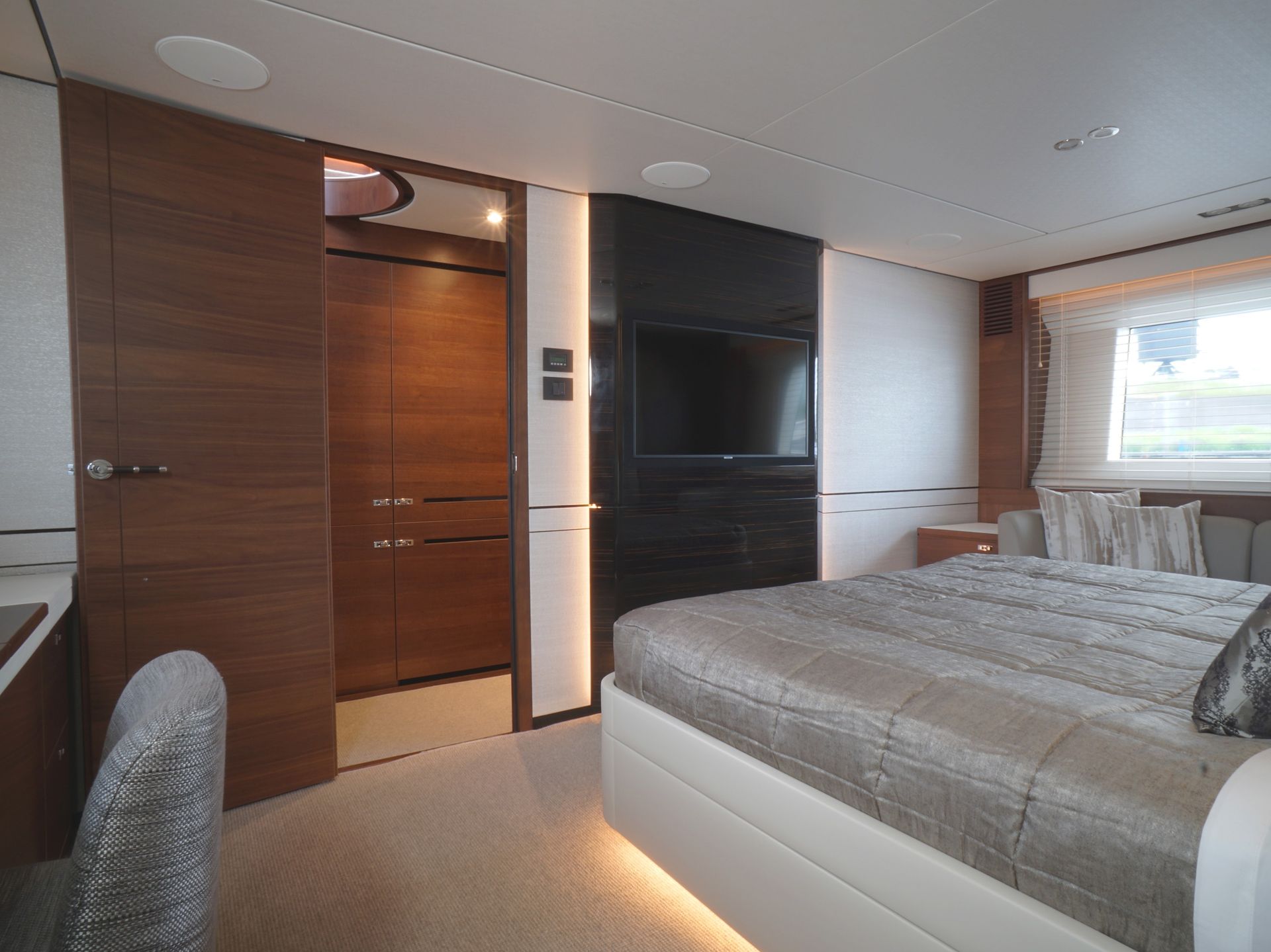 Princess Y75 Flybridge master cabin