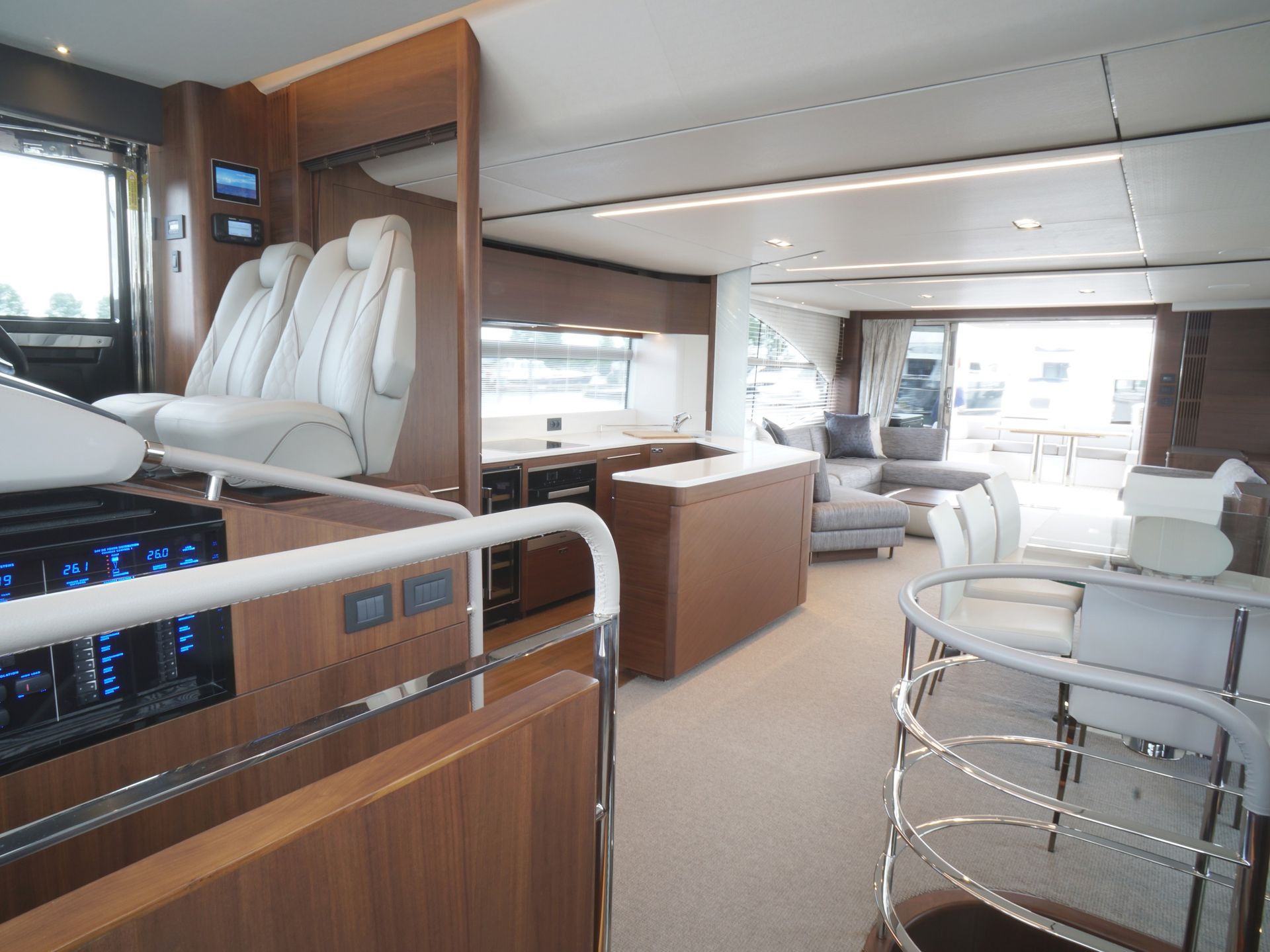 Princess Y75 Flybridge salon front view