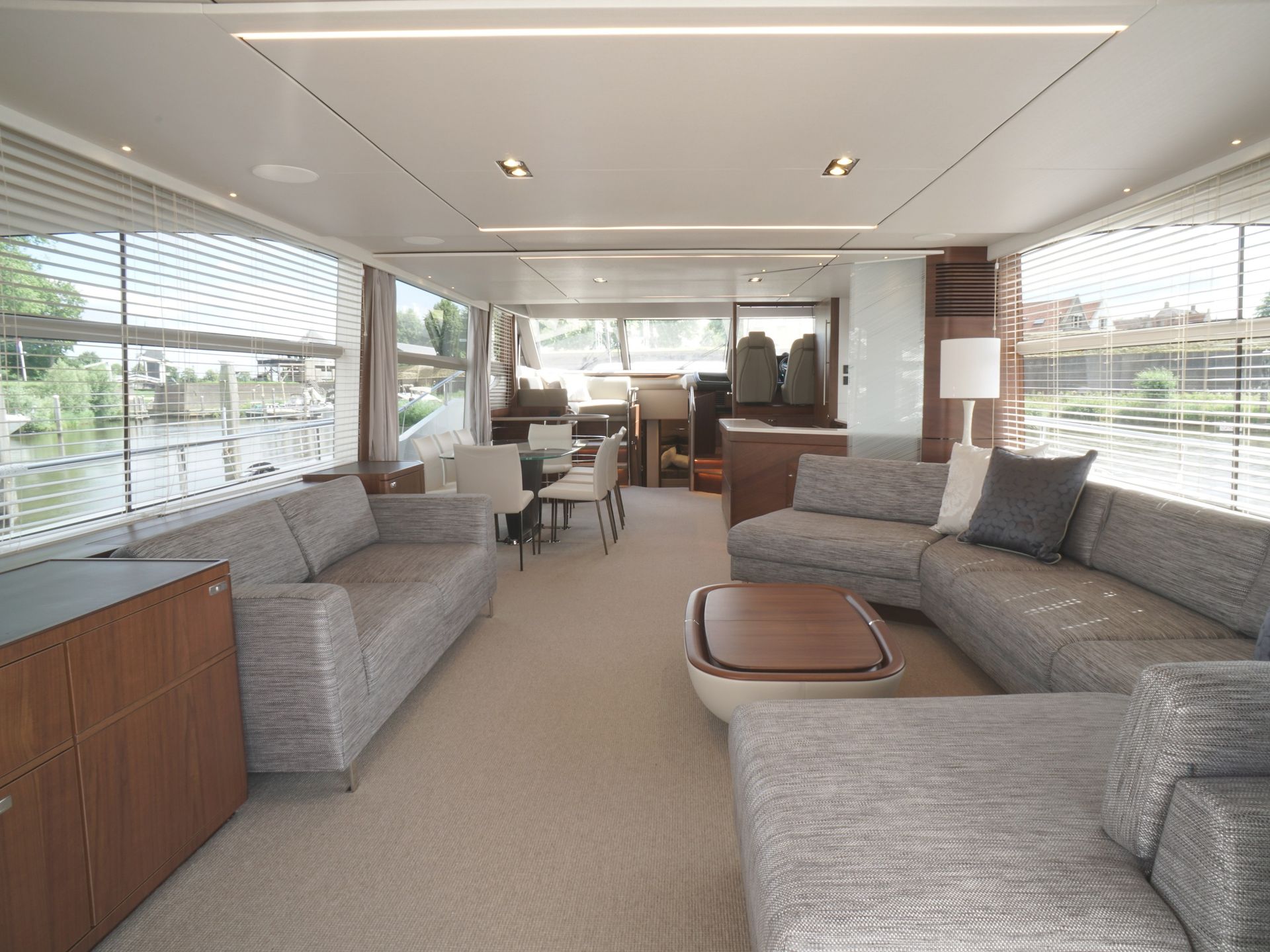 Princess Y75 Flybridge salon aft