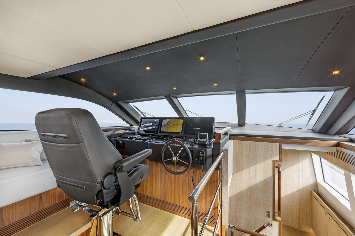 Van der Valk Yachts Helga Helm station