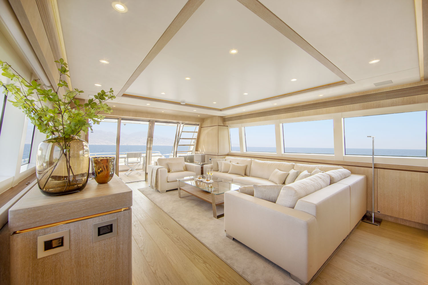 Van der Valk 27 Helga interior